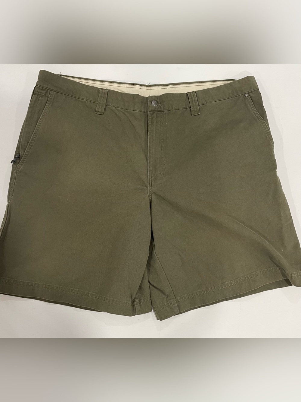 Men’s Columbia flat front canvas style shorts green size 42